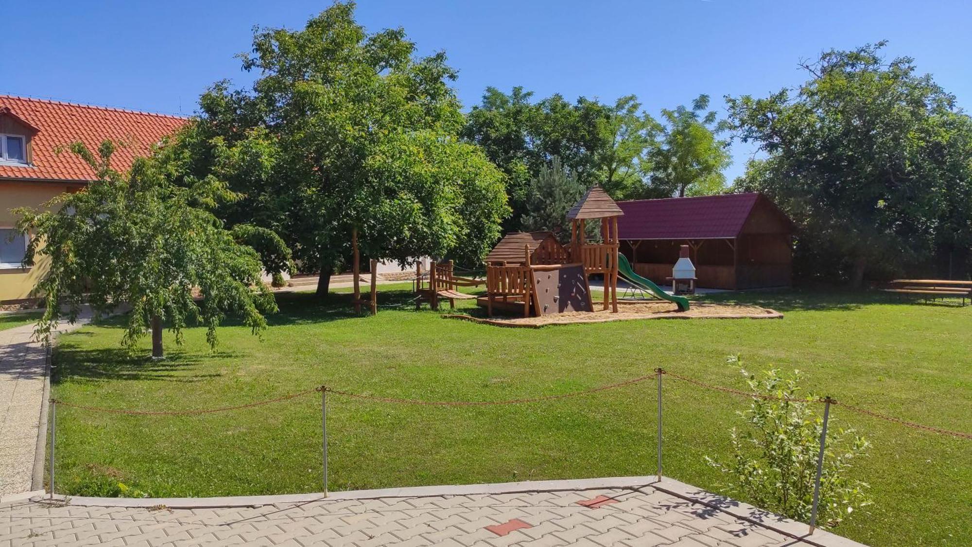 Ubytovanie Liska Radava Bagian luar foto